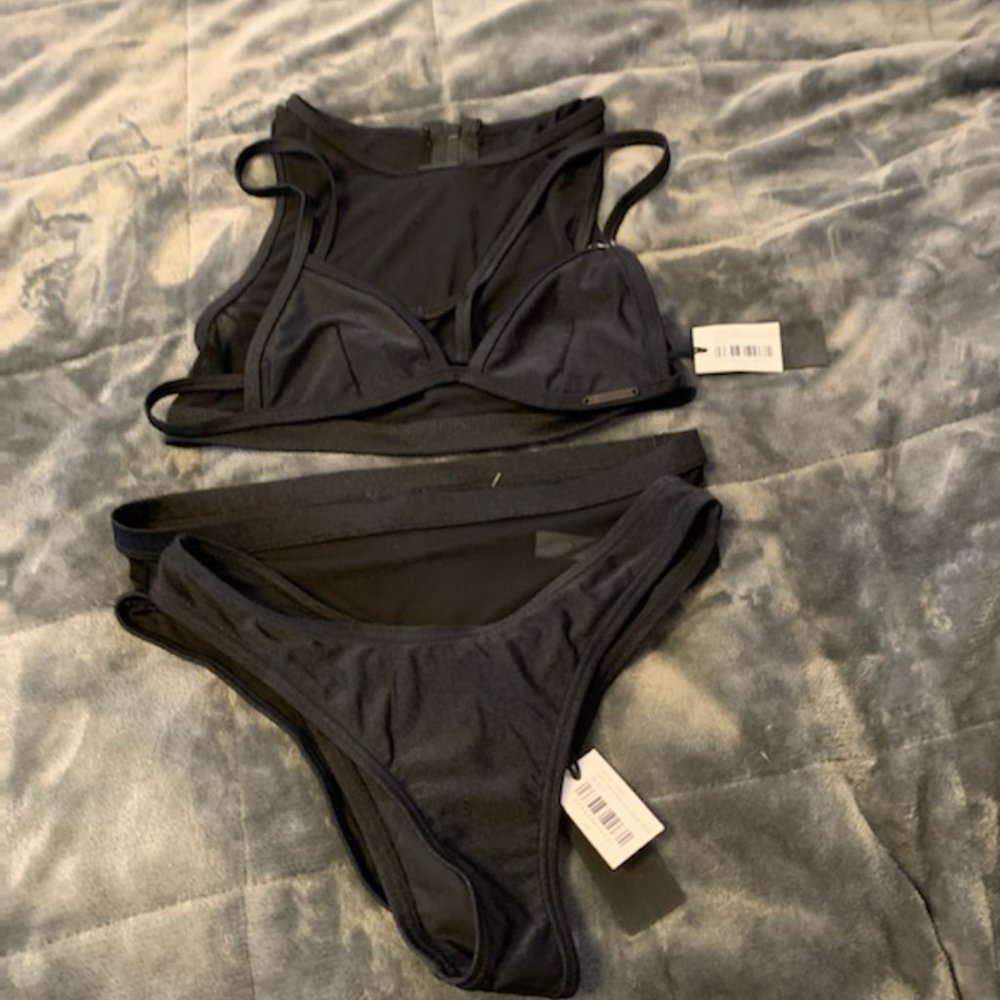 Kendall & Kylie 4 piece cage bathing suit - Picture 4 of 5